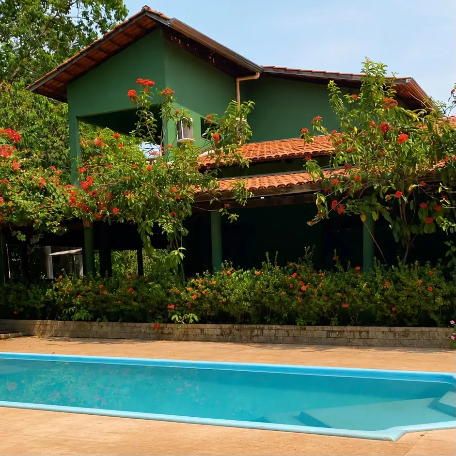 &Aacute;rea externa com piscina no Recanto Girassol