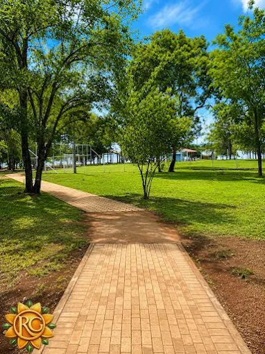 &Aacute;rea verde e caminho da estrutura